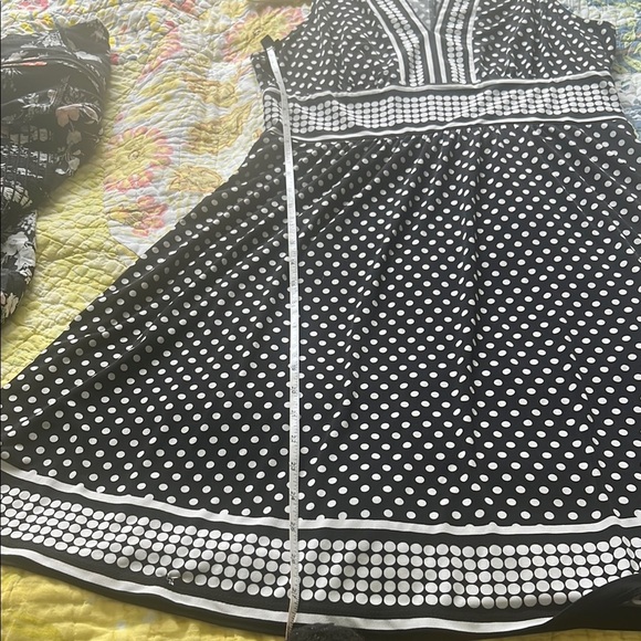 EUC Black and White Petite Dress - Picture 5 of 5